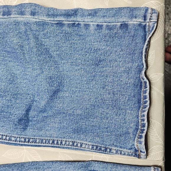 Old Navy Jeans - Picture 5 of 8